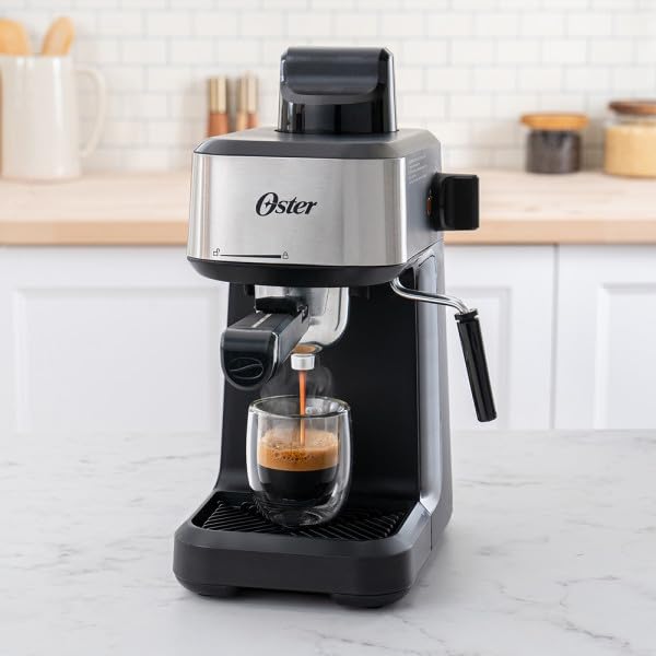 Oster® Cafetera de Vapor para Espresso y Cappuccino, Capacidad de 4 Espressos por Ciclo, Jarra de Vidrio, Potente Tubo de Vapor para Espumar la Leche, Negro