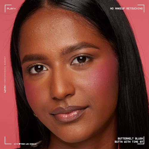 NYX Professional Makeup, Buttermelt Blush, Tono: Butta with Me (rosa pálido). Rubor cremoso en polvo infusionado con manteca de karité, mango y almendras, hasta 12hrs de uso, no se desvanece, resistente a transferencias. Fórmula vegana.