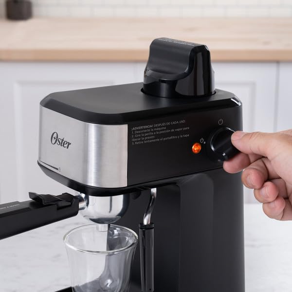 Oster® Cafetera de Vapor para Espresso y Cappuccino, Capacidad de 4 Espressos por Ciclo, Jarra de Vidrio, Potente Tubo de Vapor para Espumar la Leche, Negro