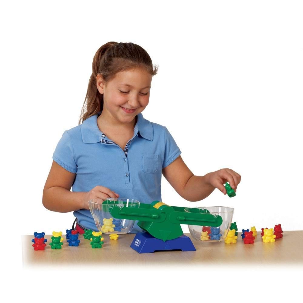 hand2mind Balanza de plástico para niños de 5 a 8 años, Forma práctica de Aprender sobre el Peso y la medición, 2 Cubos Transparentes de 1/2 litro con boquillas para Verter fácilmente (Juego de 1)