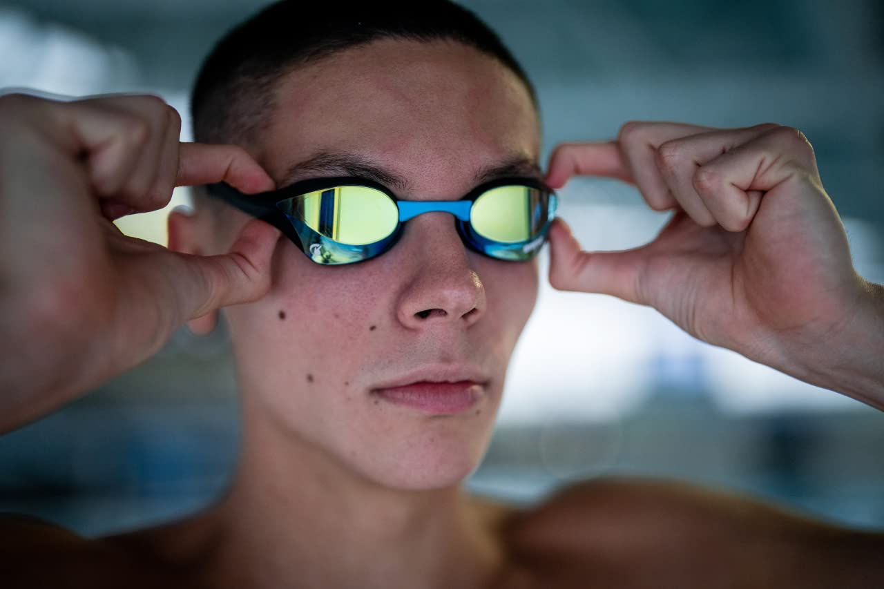 Arena Cobra Ultra Swipe Racing - anteojos de natación para Hombres y Mujeres, Lente Espejo, antivaho, protección UV, Plateado/Blanco