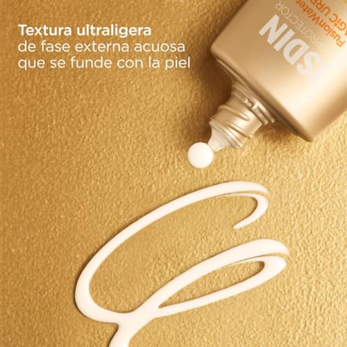 ISDIN Fusion Water Urban SPF 30, Protector Solar Facial, Textura ulltraligera de uso diario para entornos urbanos, 50ml