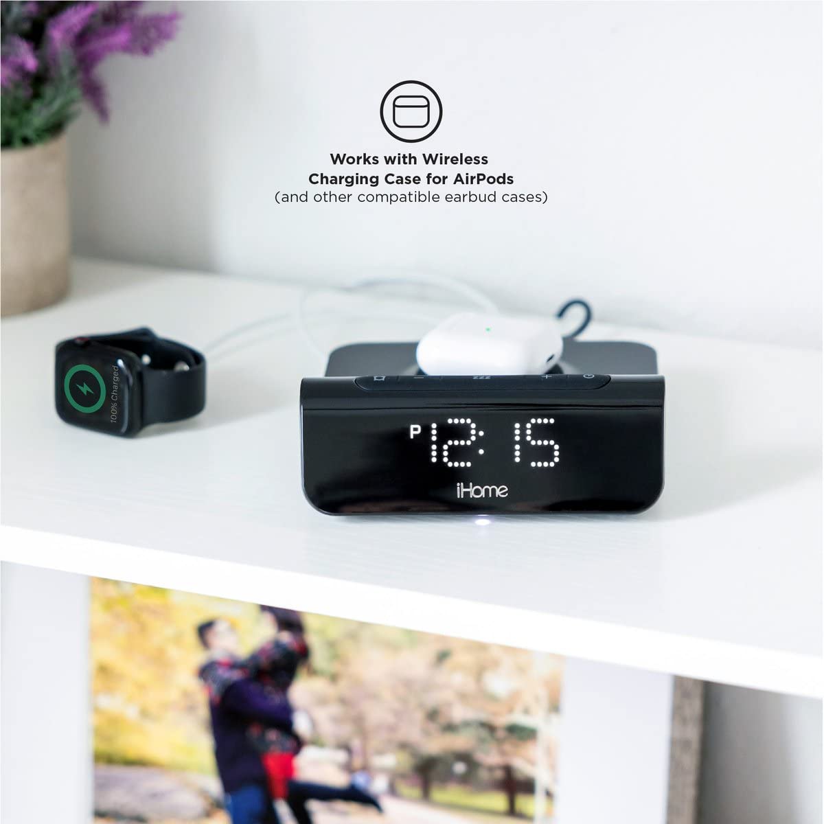 iHome 3 en 1 Reloj magnético de carga inalámbrica rápida para dispositivos habilitados Magsafe, carga USB-C y USB-A, salida de potencia total de 25 W (iW23)