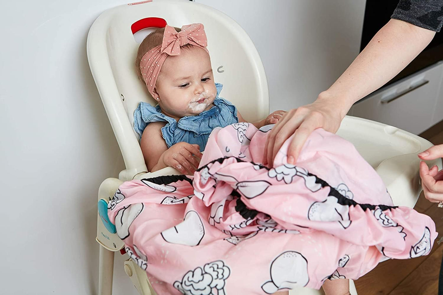 The GRABEASE Allover babero está diseñado para hacer que la autoalimentación sea una brisa para padres e hijos, Rosado