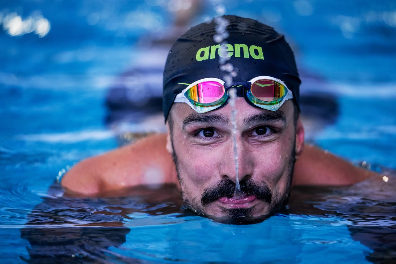 Arena Cobra Ultra Swipe Racing - anteojos de natación para hombres y mujeres, lente espejo, antivaho, protección UV, cobre amarillo/blanco
