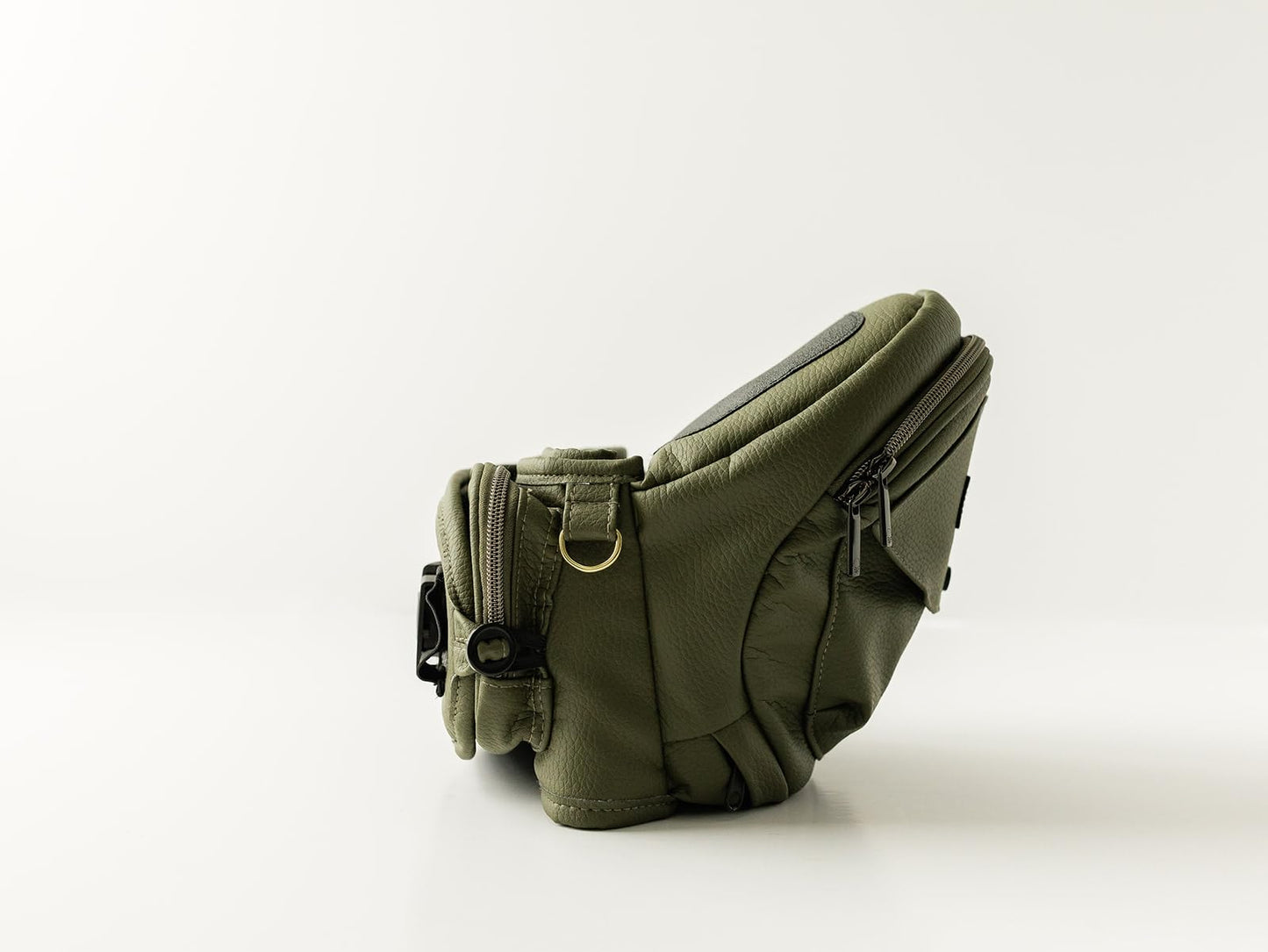 Cangurera Ergonómica Tushbaby Olivo Piel Vegana con Soporte de Cadera para Bebé