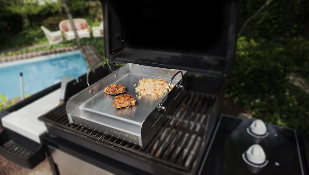 Griddle-Q GQ120 - Plancha profesional 100% de acero inoxidable de tamaño mediano con soporte de calefacción uniforme y asas extraíbles para parrillas de carbón/gas, camping, portón trasero y fiestas (14 x 16 x 6.5 pulgadas)