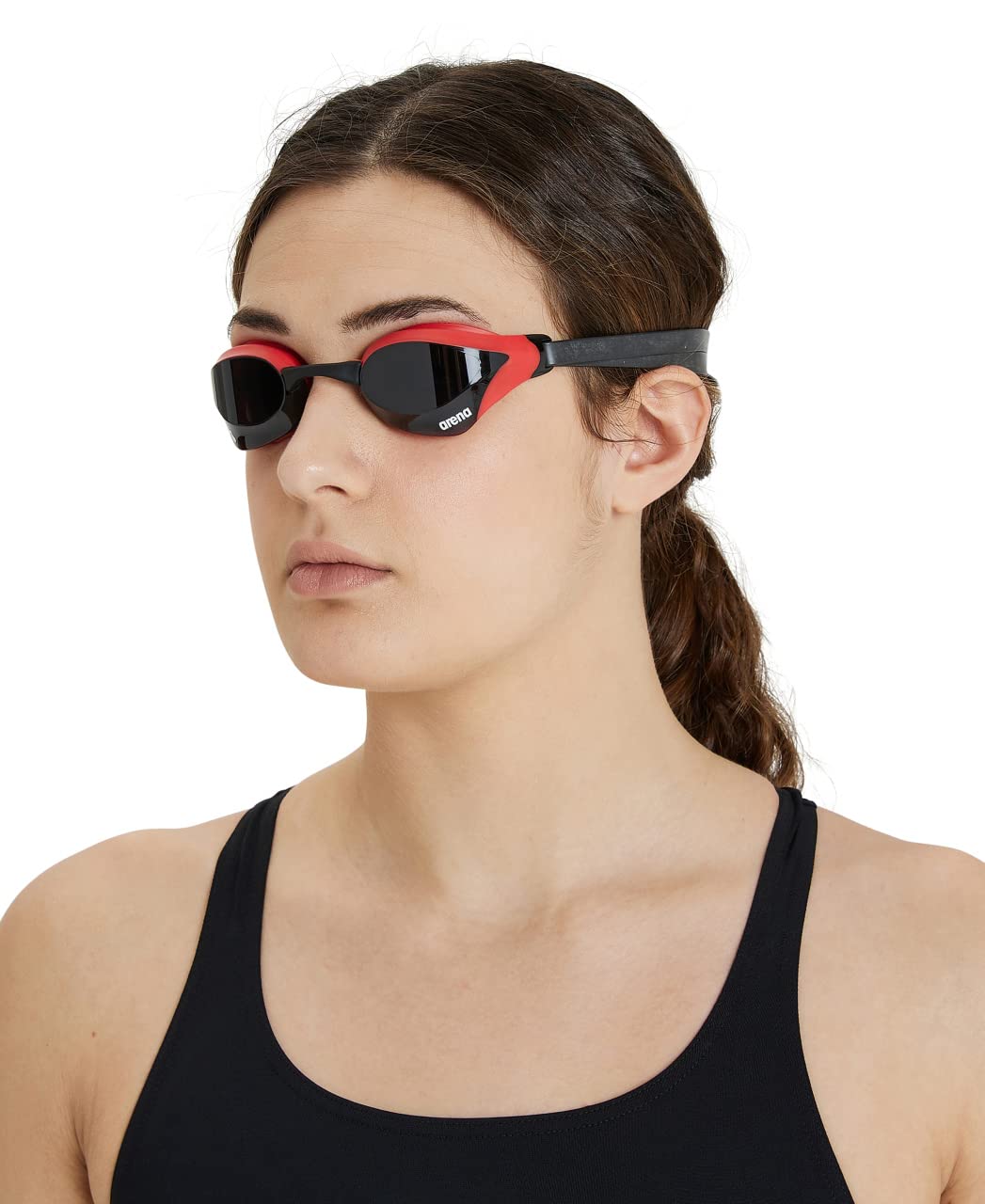 ARENA - anteojos de natación unisex para hombres y mujeres, con núcleo cobra, antivaho, lentes de policarbonato sin espejo, color humo/rojo