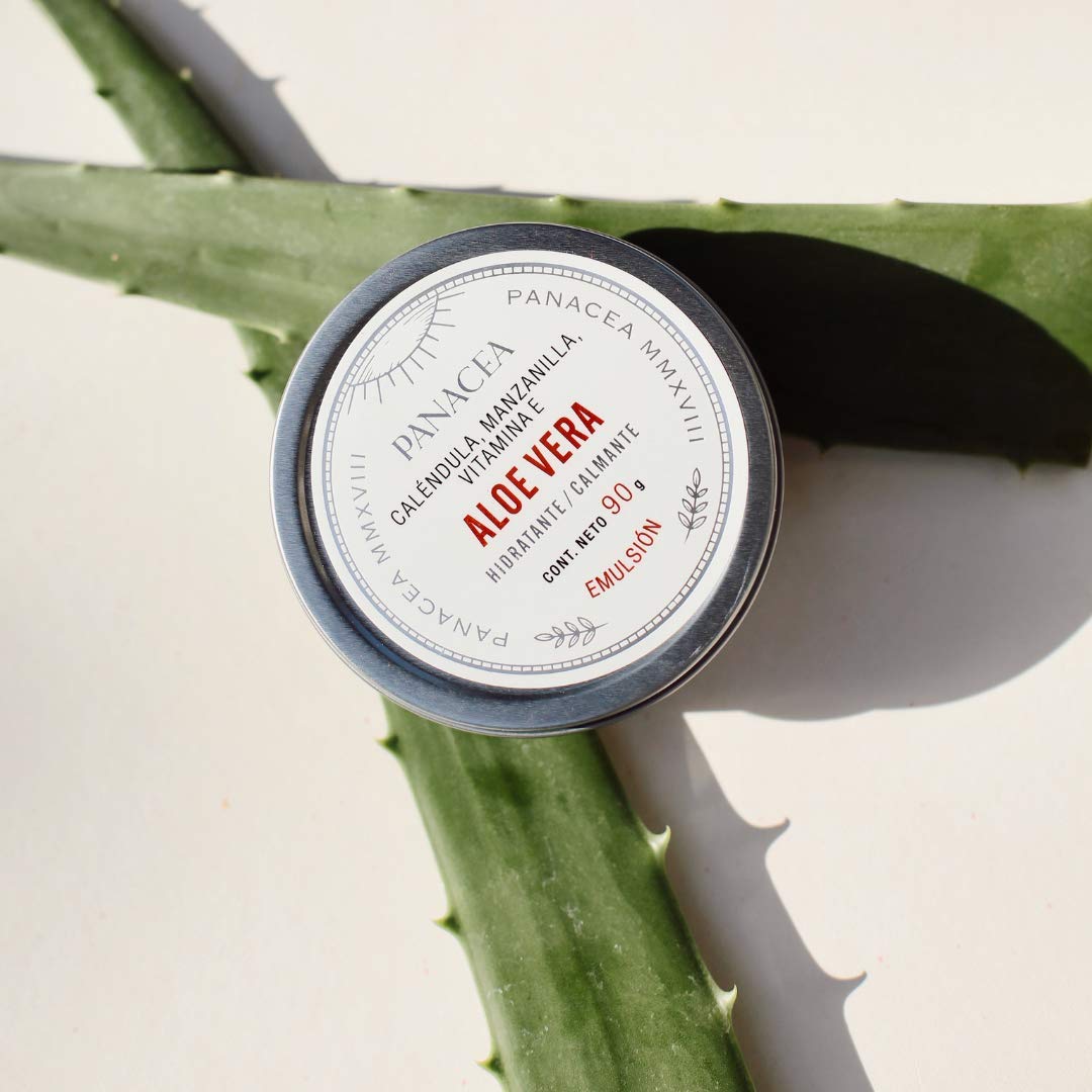 Crema de ALOE VERA, terapéutica auxiliar calmante para irritaciones y quemaduras leves en la piel. After Sun. Ideal para después de mucha exposición al sol. Contiene sábila, manzanilla, caléndula y vitamina E. 100% Ingredientes naturales, sin químicos. 90