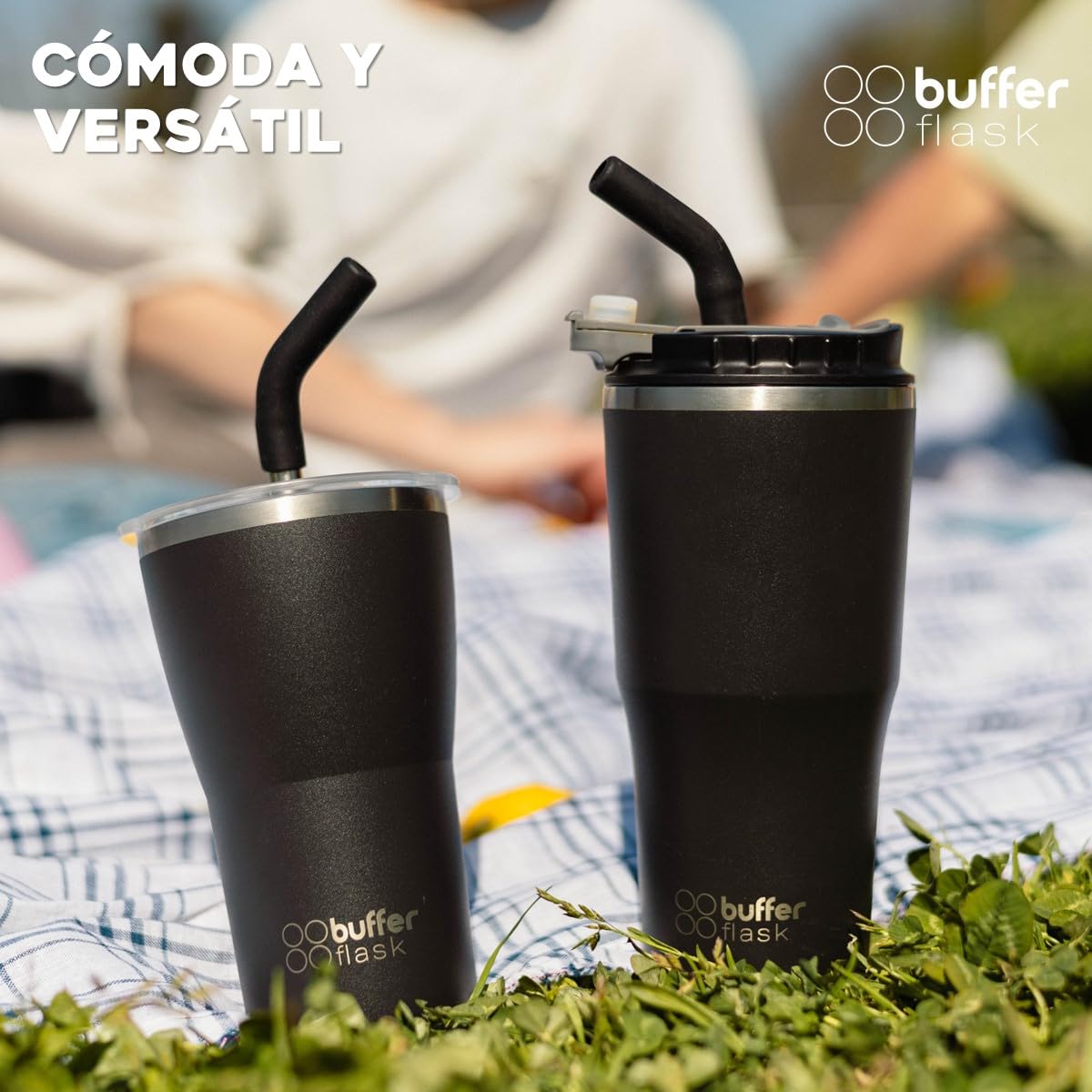 Buffer Flask - Vaso Térmico 700 ml - Termo para Café y Agua de Acero Inoxidable - Tapa Anti Derrame y Fugas - Taza Tumbler Mug para Bebidas Frías y Calientes - Incluye Popote - Color Negro