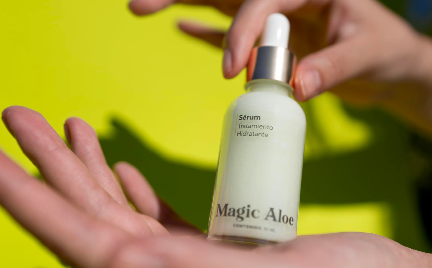 Magic Aloe - Serum Natural 30 ml con Aloe, Vitaminas C y E para Manchas y Arrugas.