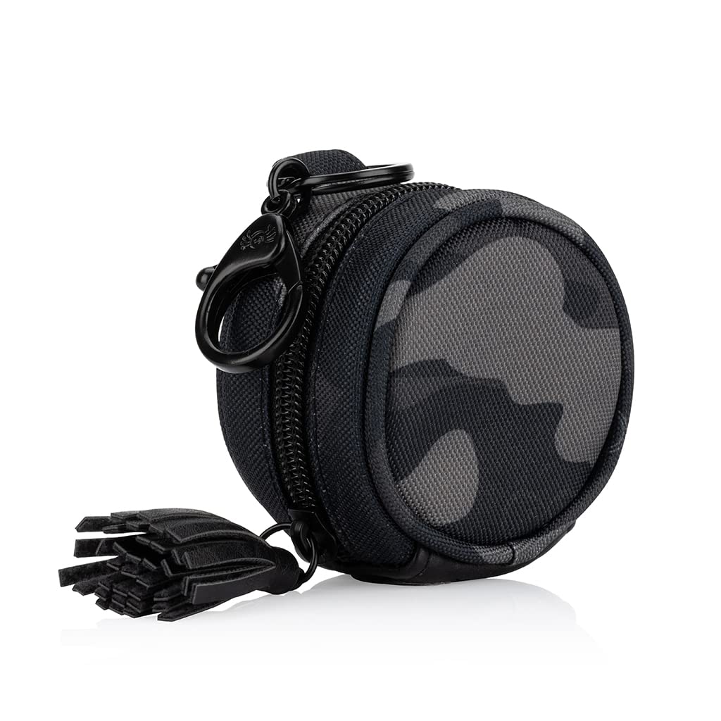 Itzy Ritzy Chelsea + Cole - Funda para chupete con clip, incluye cierre, mide 2.5 pulgadas de diámetro y tiene capacidad para 2 chupetes; camuflaje