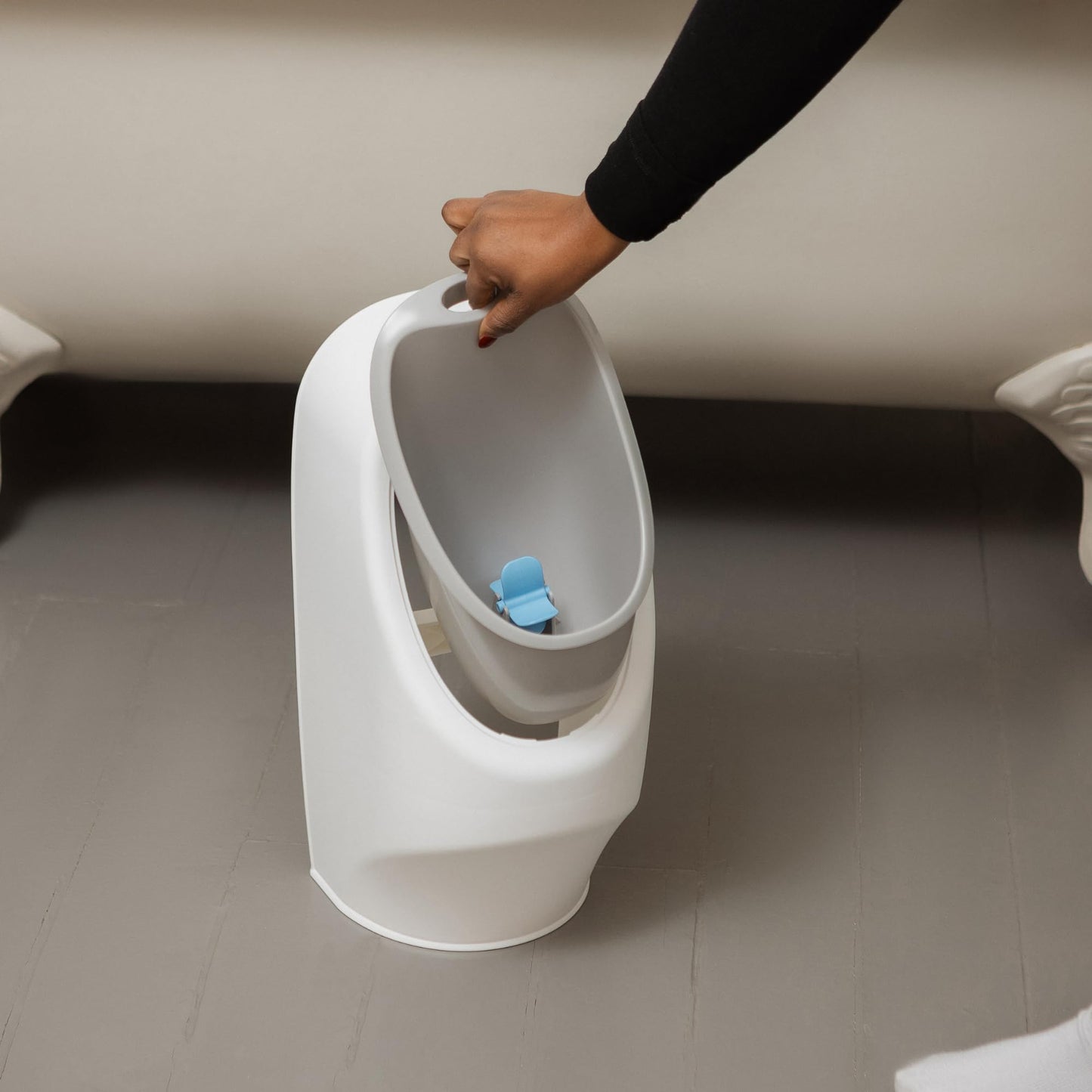 Urinario de Entrenamiento Nuby Blanco con Botón de Descarga y Sonido Realista para Niños