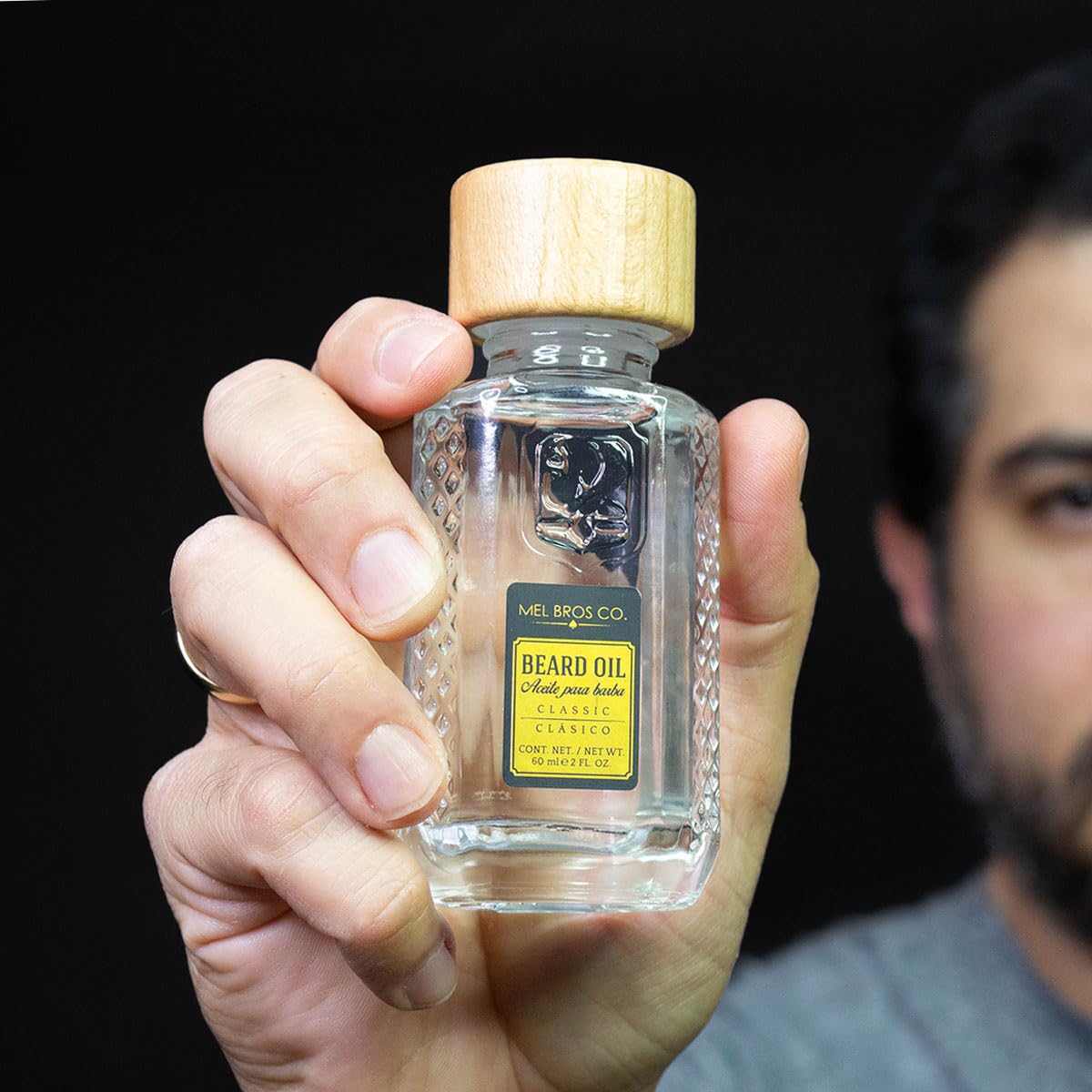MEL BROS CO. - ROYAL BARBER, Beard Oil - Aceite para Barba, Maderas 2 oz / 60 ml - Hidrata la piel para evitar resequedad.