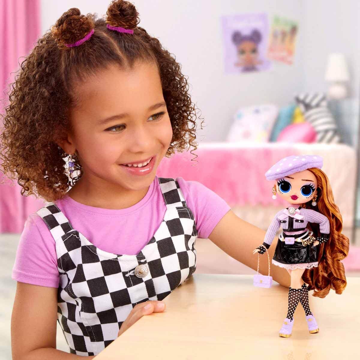 L.O.L. Surprise! Muñeca OMG Core- Pose - Muñeca con múltiples sorpresas y fabulosos Accesorios - Edad: 4+ años