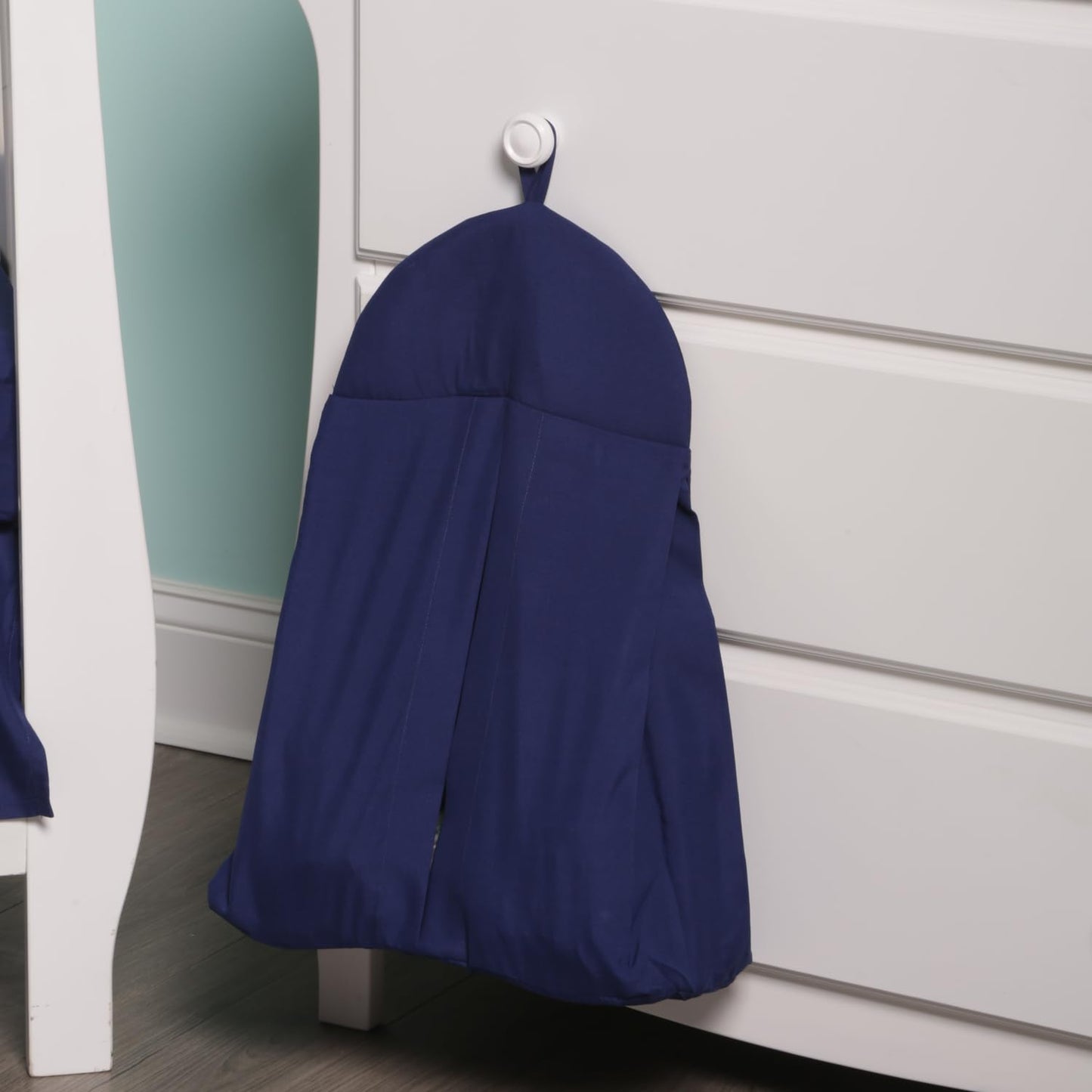 EVERYDAY KIDS - Juego de cama de cuna de 4 piezas para niños, incluye colcha de cama de bebé, sábana bajera, volante y apilador de pañales, juego de ropa de cama de cuna de bebé, color azul marino