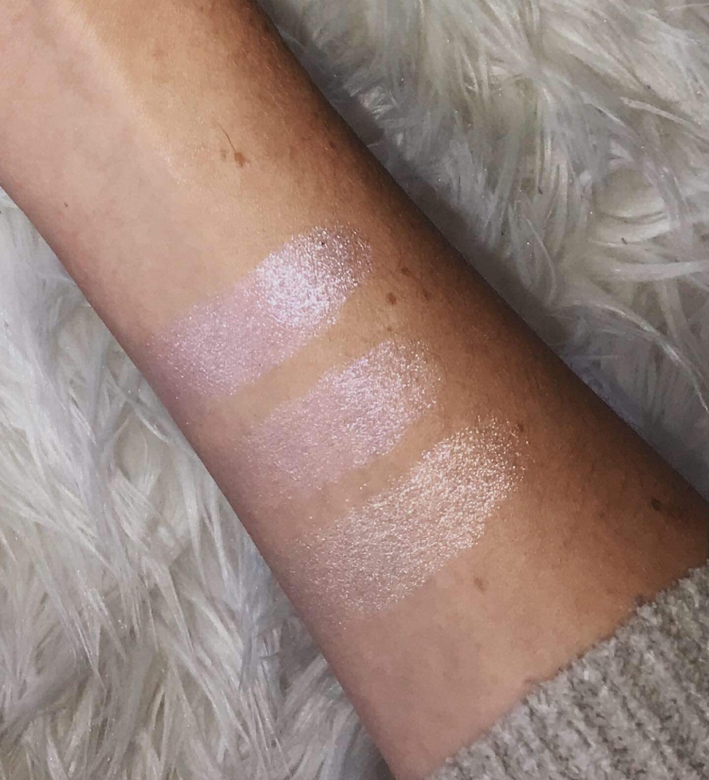Eco Lips Bálsamos de labios brillantes Mongo Kiss (6 tubos) por Eco Lips 100 % natural con aceite orgánico Mongongo, algodón de azúcar, sherbet y arándanos para pastel, fabricados en Estados Unidos.
