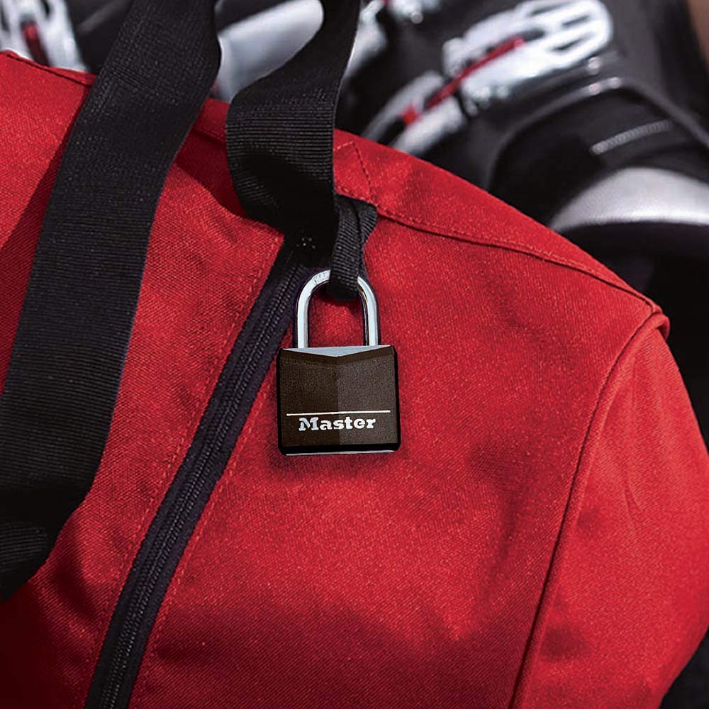 Candado con Llave Master Lock Negro de Aluminio Cubierto 1 Paquete
