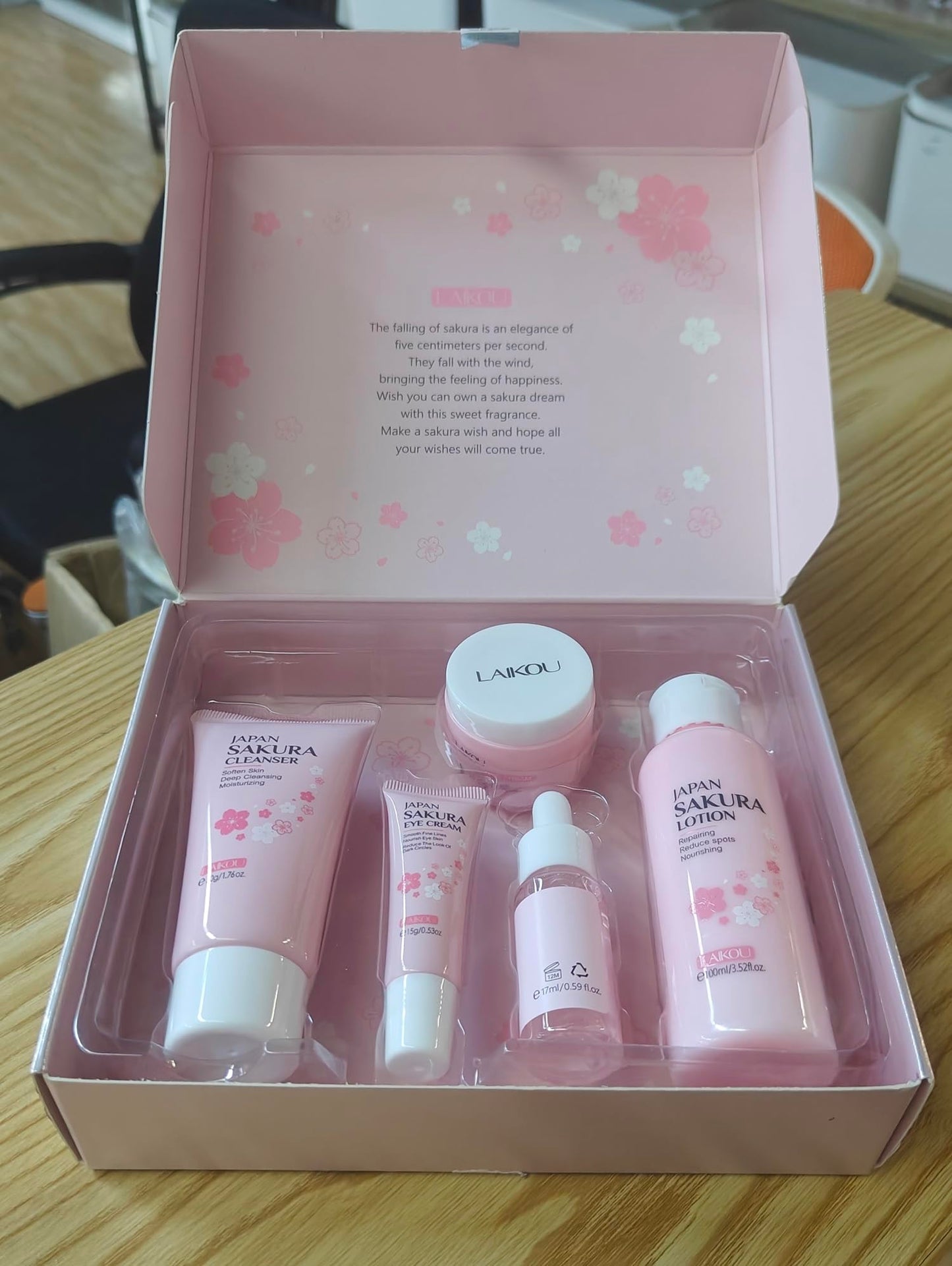 Yasovigi- Kit de cuidado de la piel Sakura para mujeres adolescentes, 5 piezas de cuidado de la piel, set de regalo de viaje con limpiador, tónico,