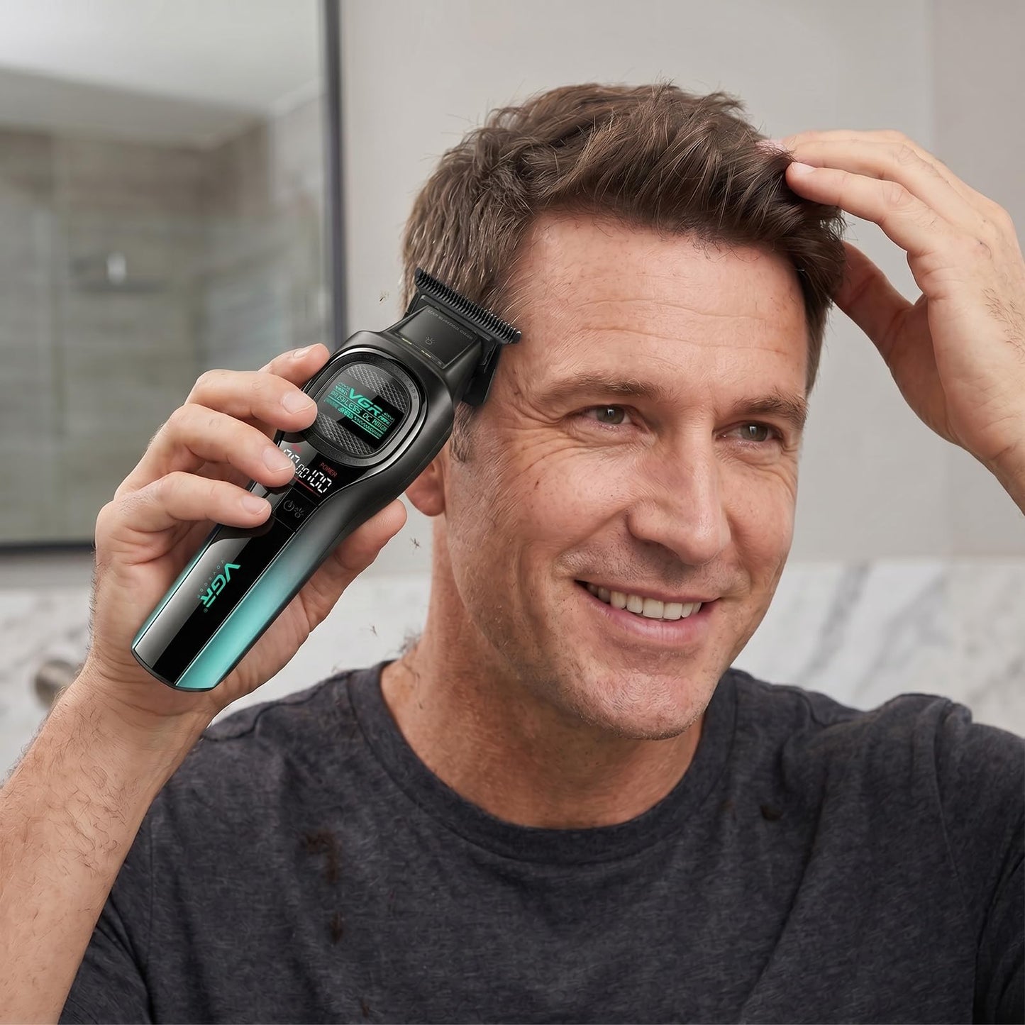VGR 888T - Cortapelos inalámbrico para hombre, profesional Turbo 8000 RPM con hoja de carbono DLC, pantalla LED, base de carga USB, kit de corte de barba y cabello recargable con peine guía, (verde)