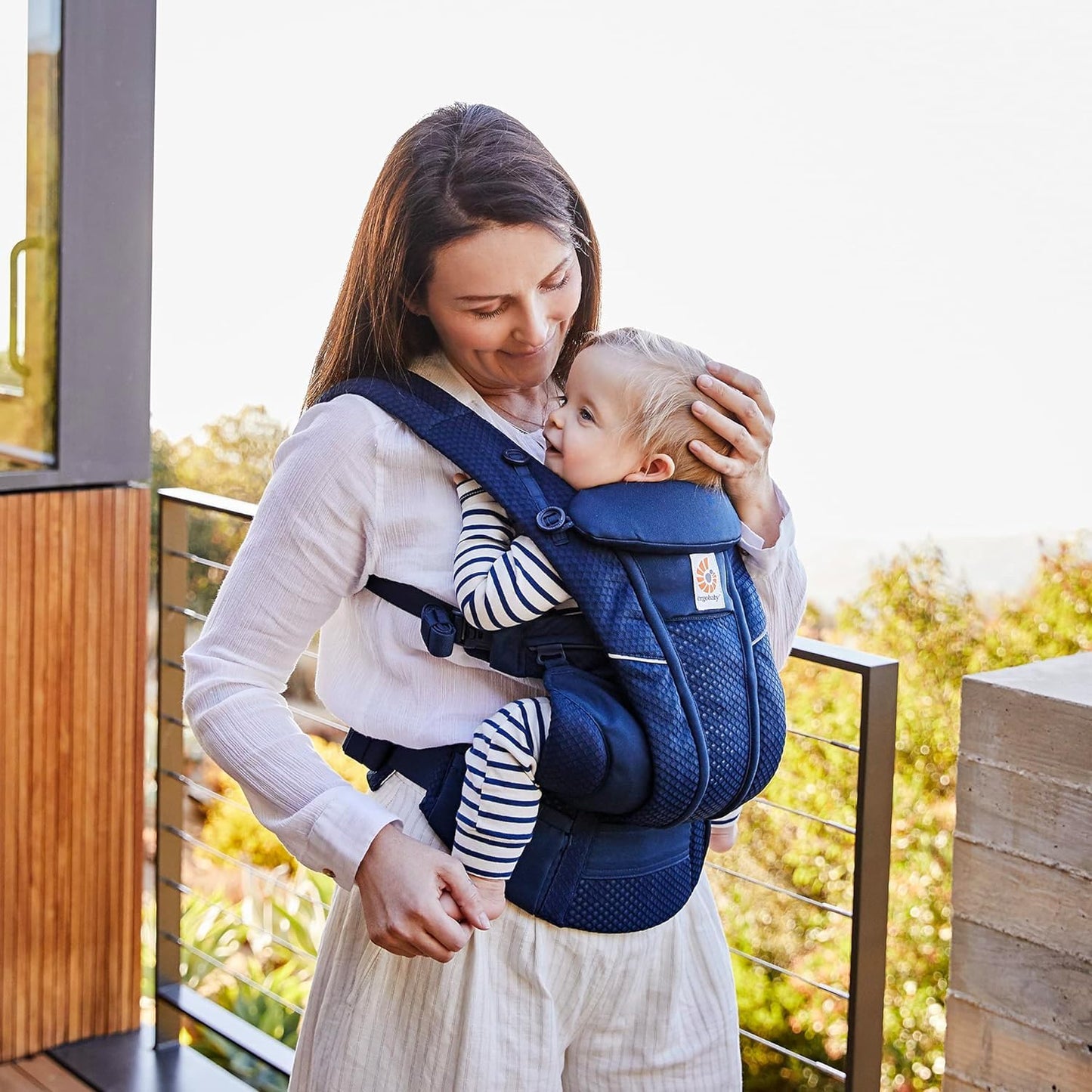 Portabebés Ergobaby Azul Medianoche con Soporte Lumbar Mejorado y Malla Transpirable