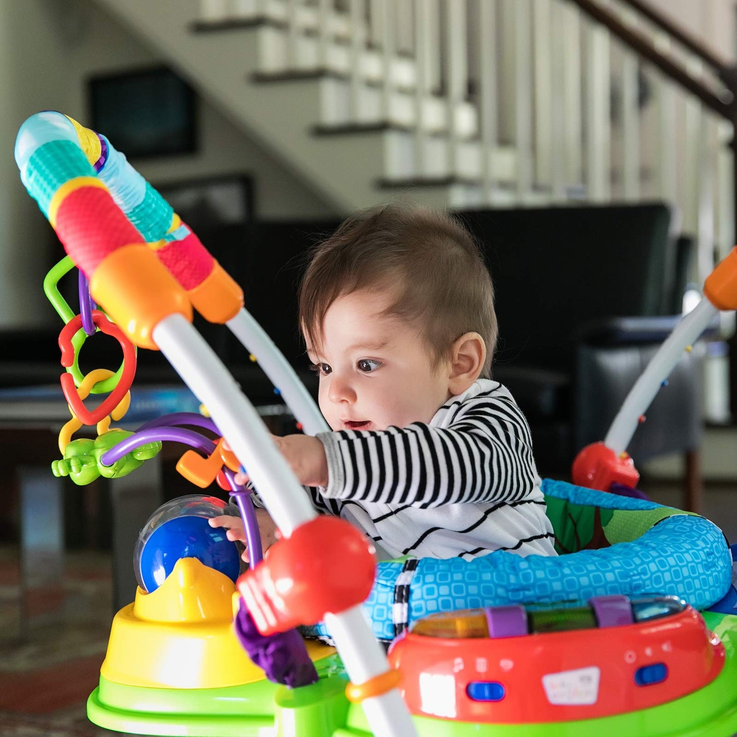 Baby Einstein 60184 Neighborhood Friends Special Edition - Saltador Musical de Actividades para Niños Mayaores de 6 Meses y un Peso de Hasta 11.34 kg (25 lb), Unisex, Multicolor, 30.5" x 33" x 29