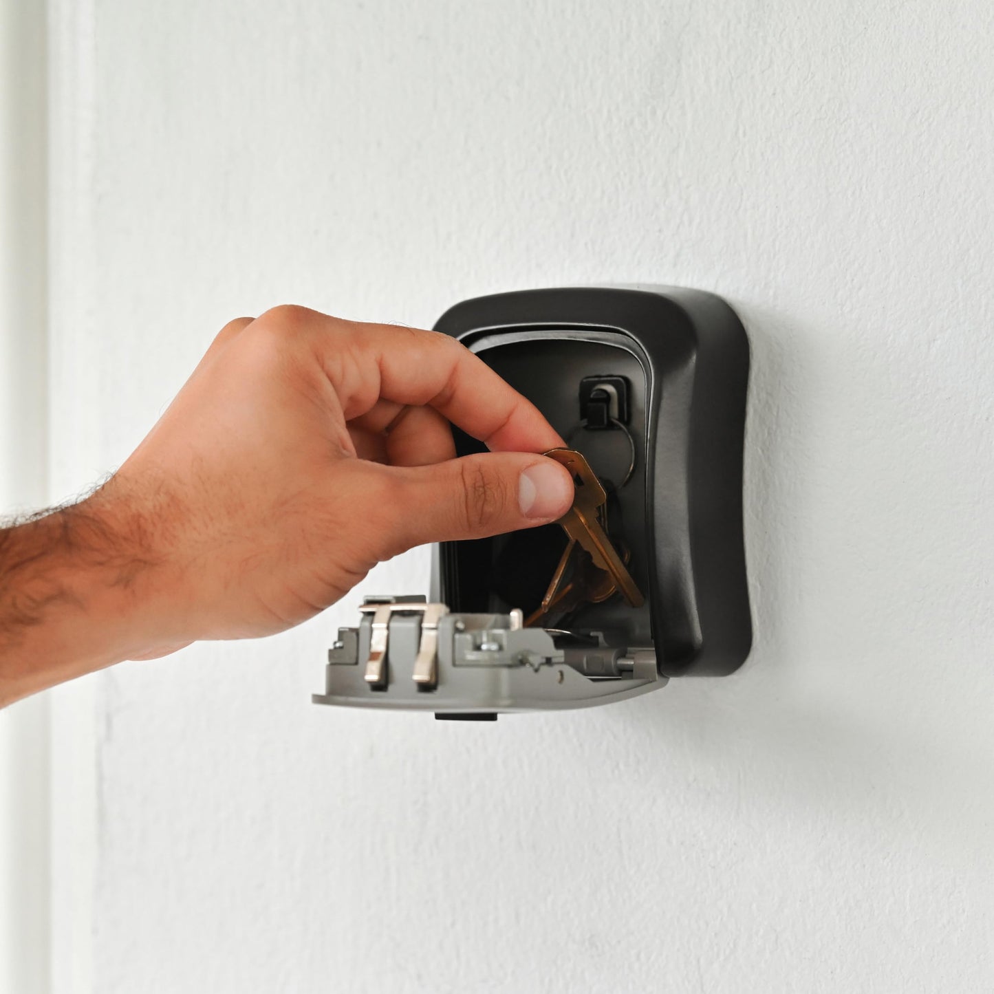 Iron Lock® - Caja de bloqueo de llaves para llaves de 4 dígitos combinación con código reajustable con interruptor A B para interiores y exteriores, impermeable, para llaves de casa de repuesto, 5