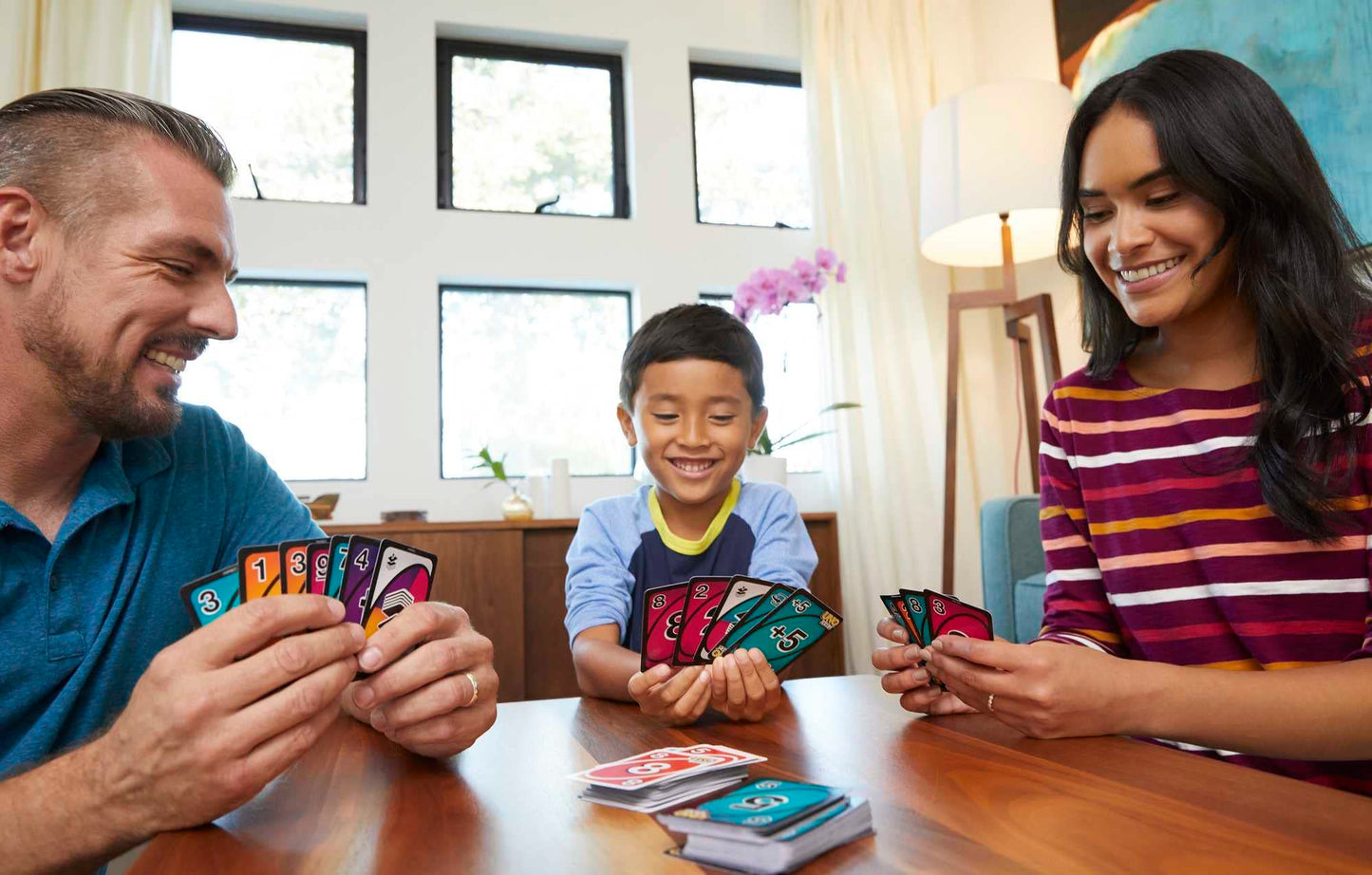 Juego de Cartas UNO Flip Mattel Metálico para Jugar Entre Amigos 7+ Años