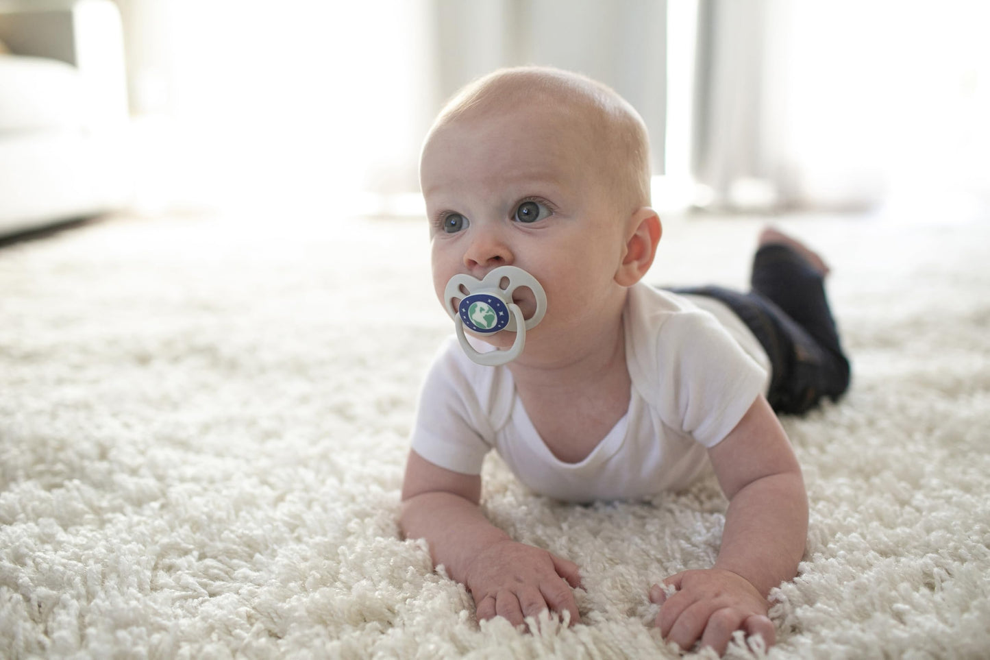 Chupete Dr. Brown's Nature Morada Brilla en la Oscuridad, Simétrico Silicona Suave para Bebé 6-18 Meses, Paquete de 4