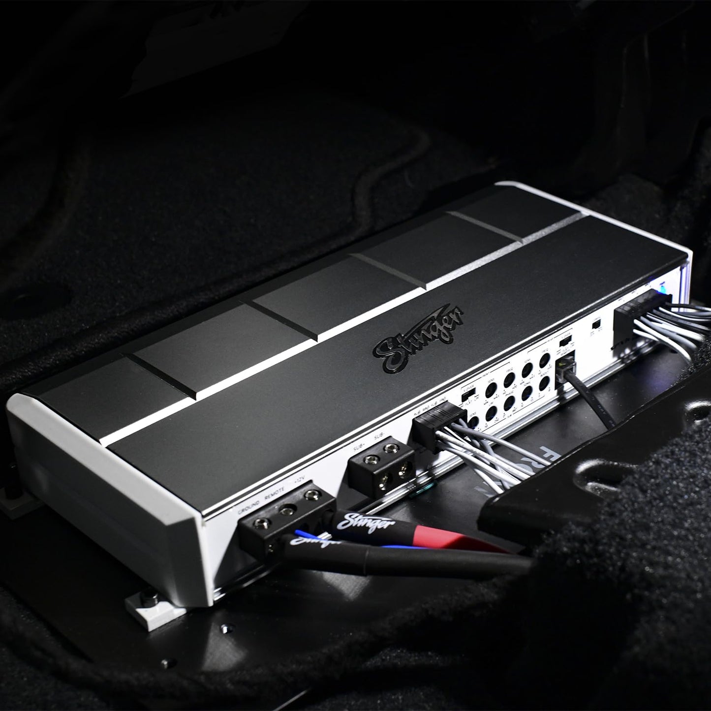 Amplificador Marino Stinger 5 Canales Resistente a la Intemperie 1000 Vatios Clase D