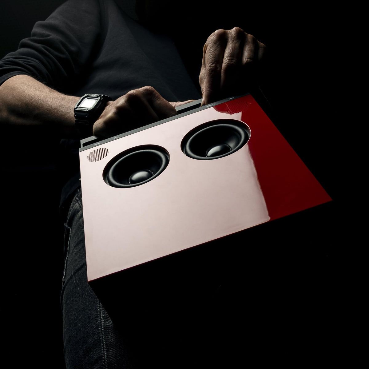 Altavoz Estéreo Inalámbrico Bluetooth Teenage Engineering Rojo con Radio FM y Batería Recargable de Larga Duración