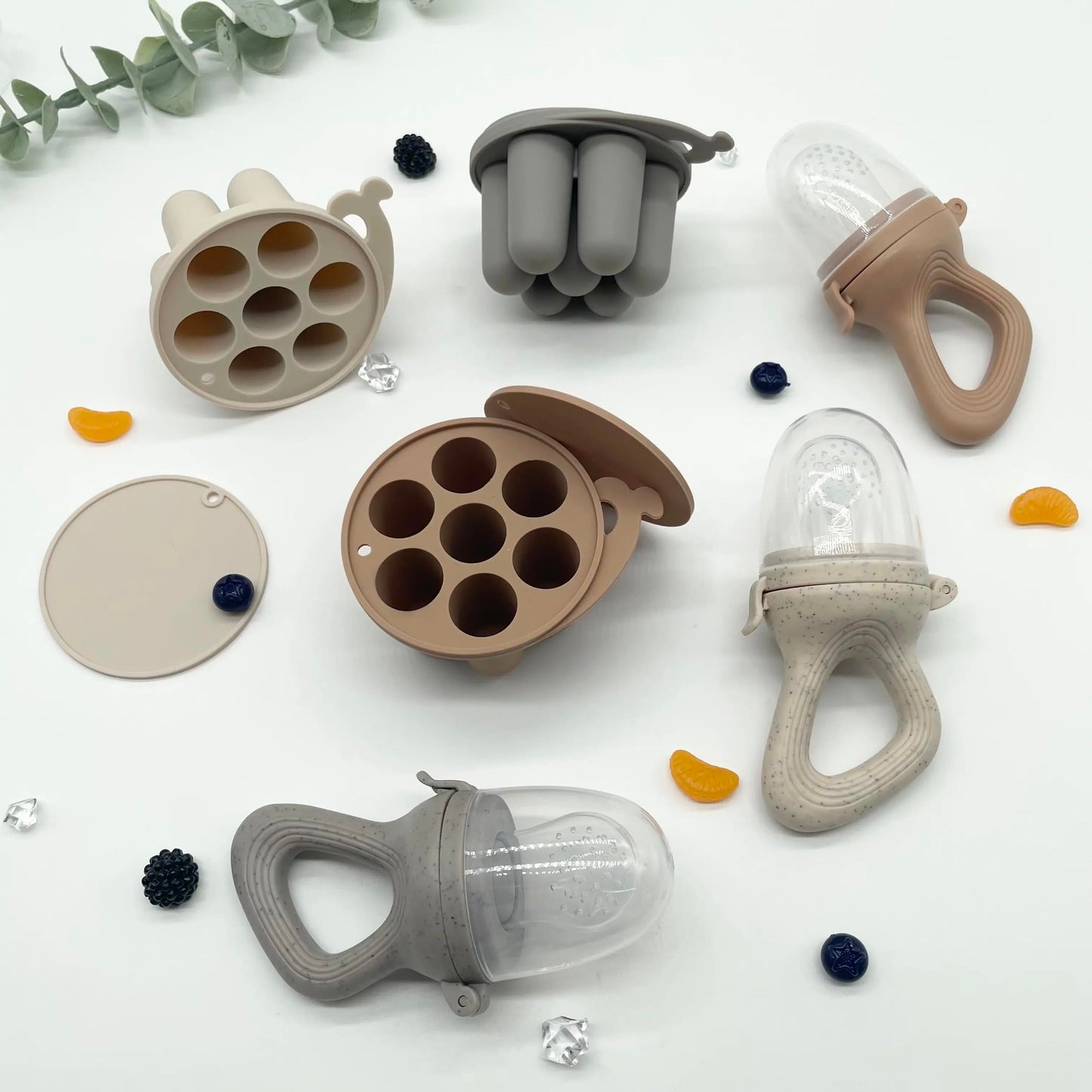 Avee & Co - Mini bandeja para congelador, moldes para paletas de leche materna para alivio de enfriamiento, alimentador de silicona sin BPA para alimentación segura del bebé, 4 meses + (beige)