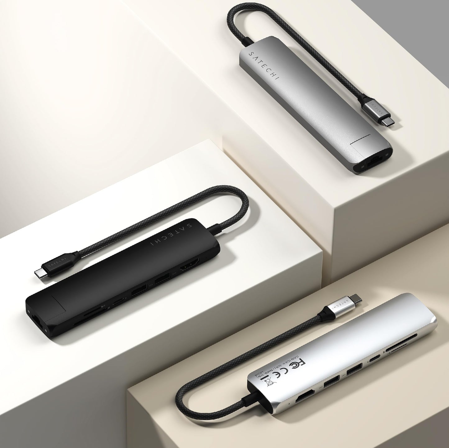 Adaptador USB-C SATECHI Negro 7 en 1 con HDMI 4K, Carga 100W y Lectores de Tarjetas para MacBook iPad iPhone Windows