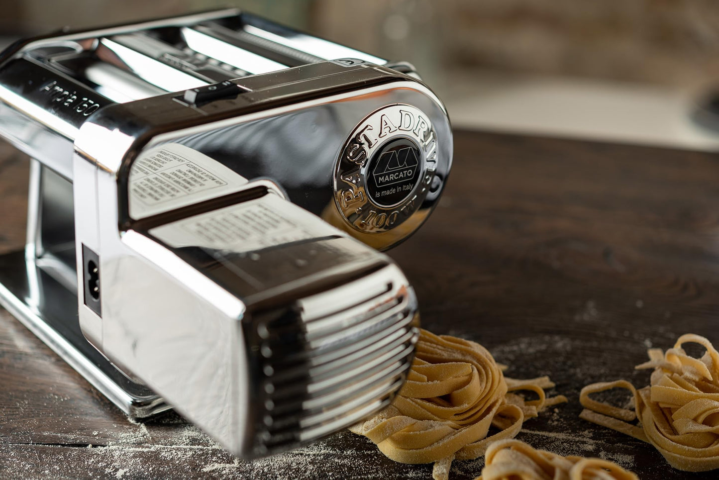 MARCATO Made in Italy Ampiamotor 110V Máquina de pasta de acero chapado en cromo. El juego incluye Ampia 150, manivela, abrazadera, motor Pastadrive y manual de instrucciones (idioma español no