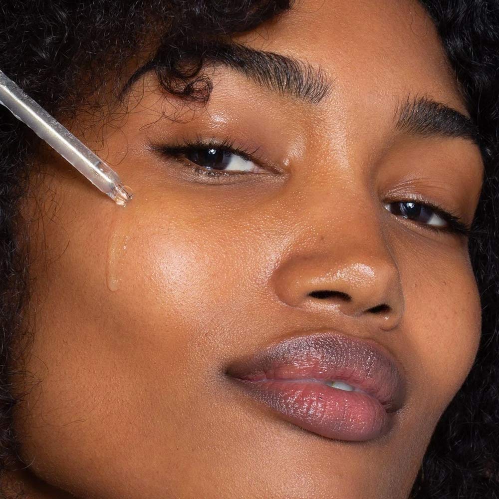 Suero Priming Radiante True Skin ILIA Beauty Light It Up para Mujer