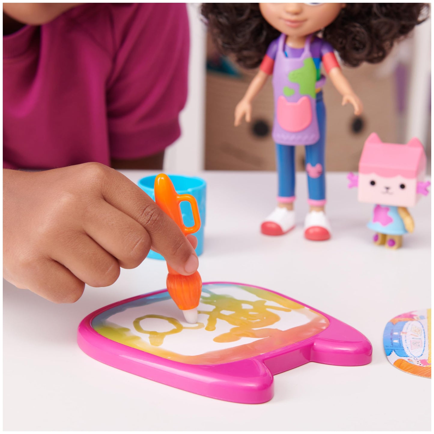 Gabby's Dollhouse, Muñeca Gabby Manualidades y Accesorios con pizarra y pincel que funcionan con agua, juguetes para niños y niñas a partir de 3 años