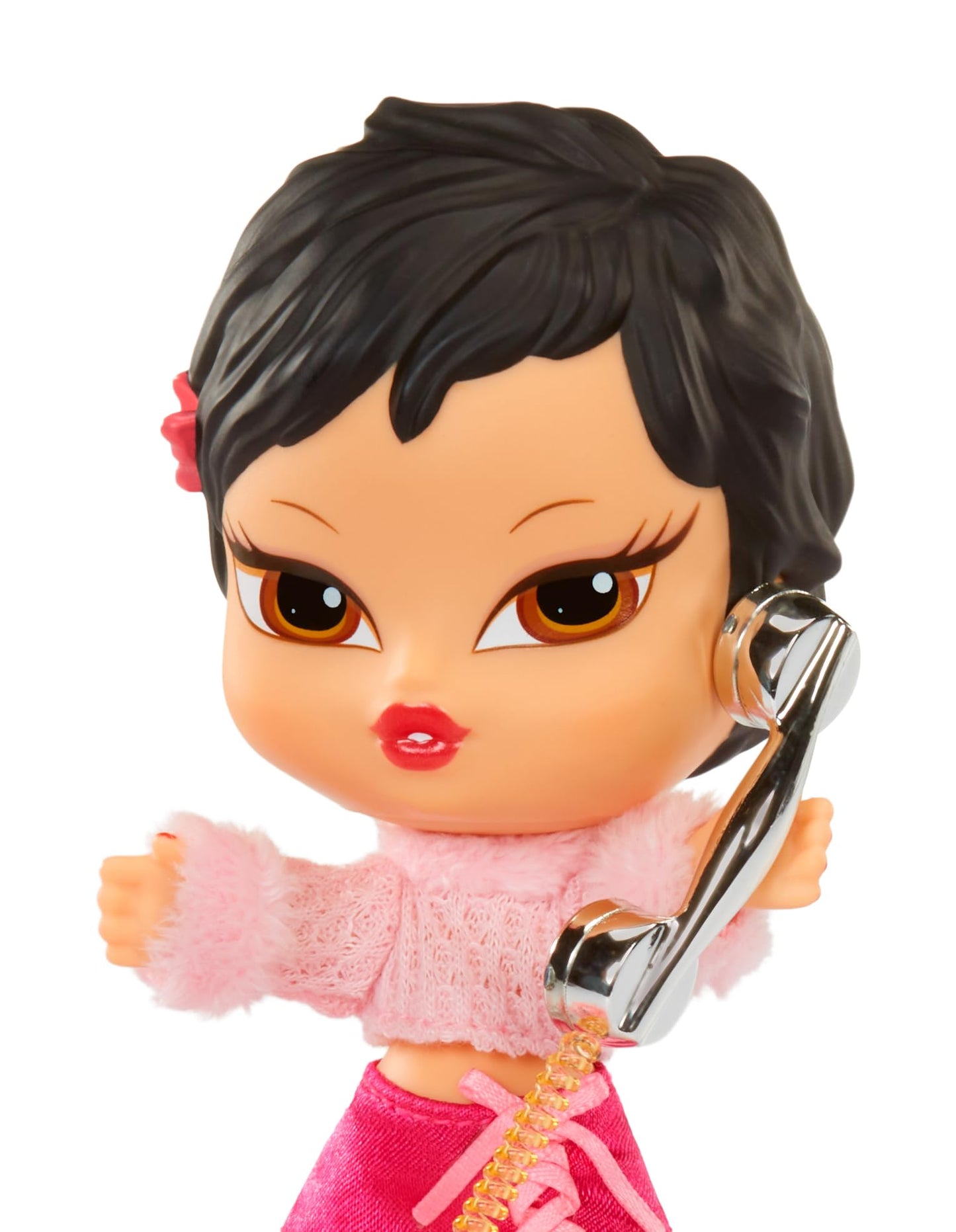 Bratz Babyz Runwayz - Jade - 1 Muñeca de Moda Coleccionable con Conjunto Elegante, Muñeca Bebé con Collar Que Funciona como Llavero - Juguete Infantil - Ideal para Niños y Niñas Mayores de 6 Años