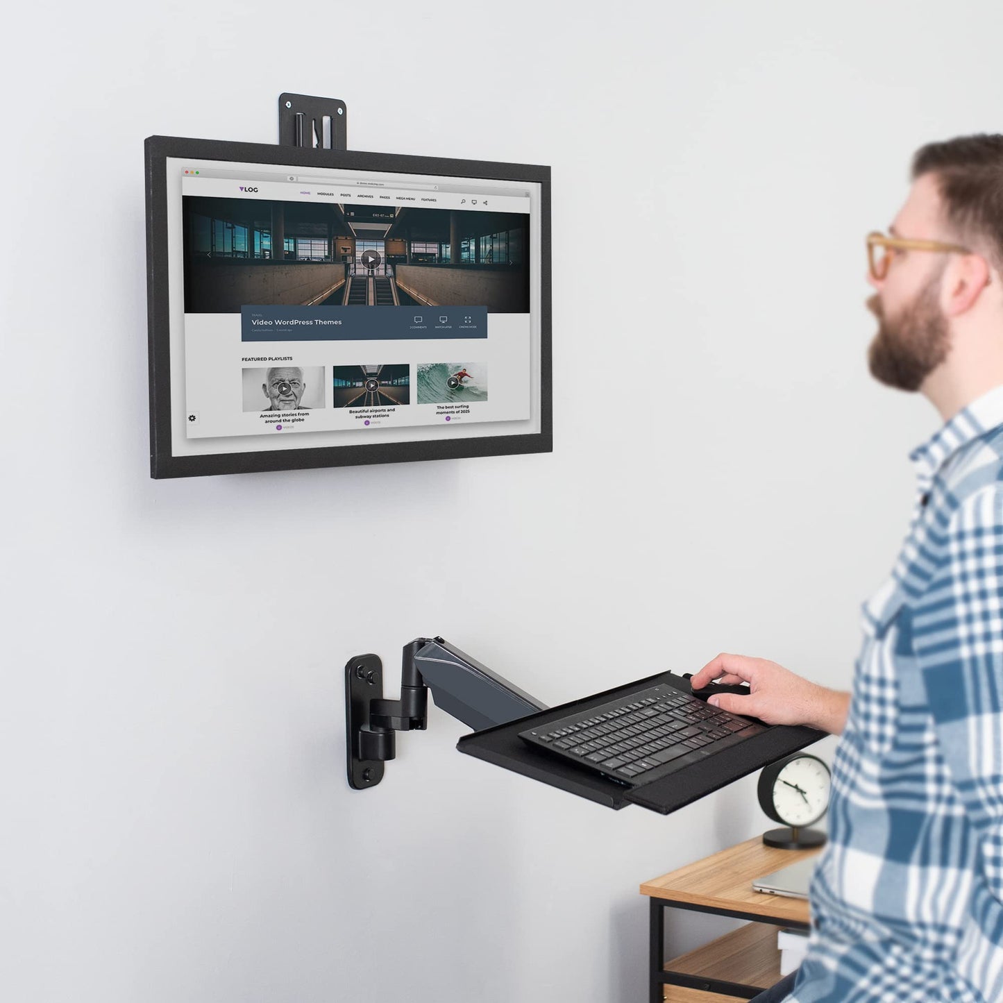 Soporte de Pared VIVO Negro con Bandeja de Teclado y Brazo Neumático para Monitor de 17 a 32 Pulgadas