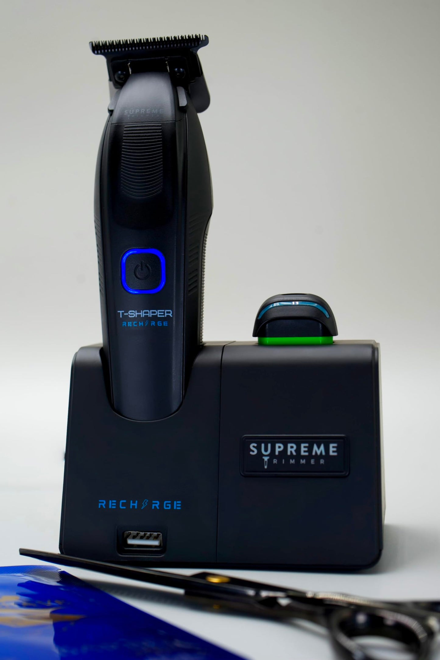 Supreme Trimmer - Soporte de carga inteligente de repuesto | Compatible con Recharge ST777 | Carga inteligente para dispositivos conectados USB | RCS777 Negro