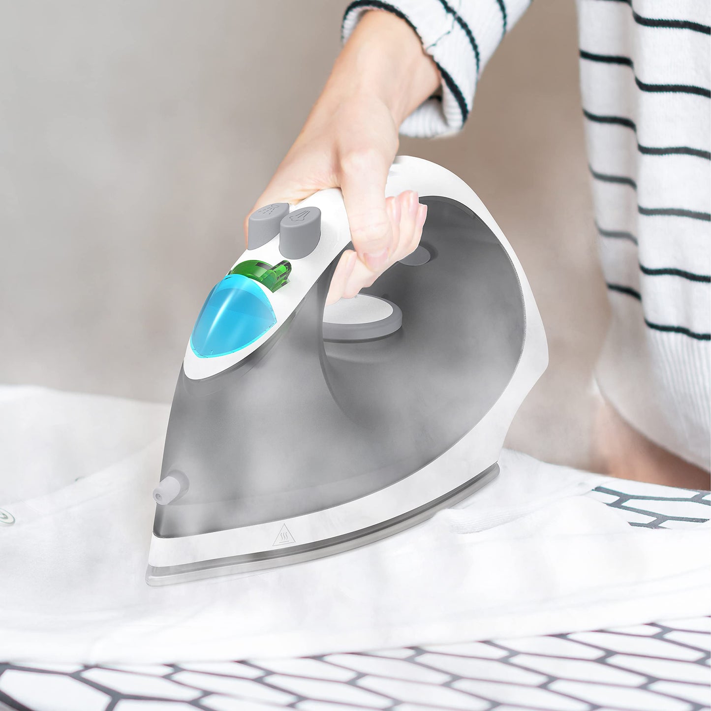 Plancha de Vapor Inalámbrica Steamfast Blanca con Placa Antiadhesiva y Funda de Transporte