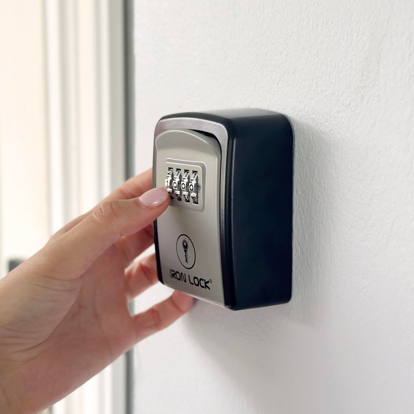 Iron Lock® - Caja de bloqueo para llave de pared con combinación de 4 dígitos, código reiniciable, interruptor A B y capacidad de 5 llaves, caja de seguridad impermeable para interiores y exteriores