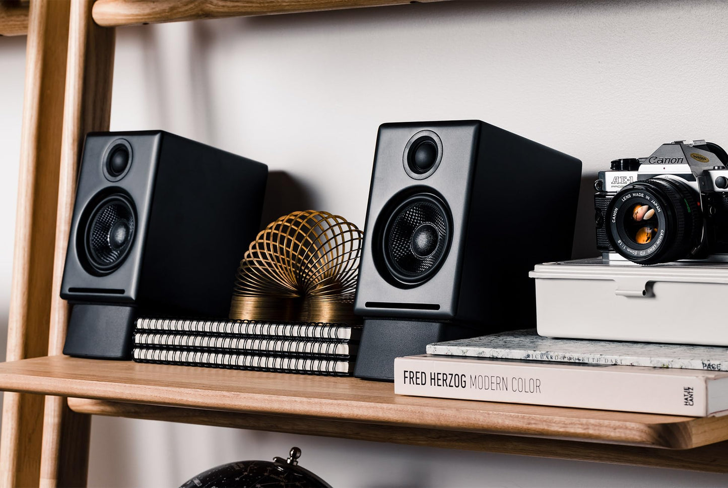 Audioengine Altavoces de Escritorio inalámbricos Bluetooth A2 Plus: Altavoces de computadora de 60 W para música y Juegos