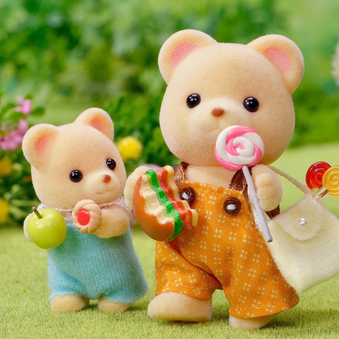 Calico Critters Cuddle Bear Family, muñecas, Cifras de casa de muñecas, Juguetes coleccionables, 4 Unidades