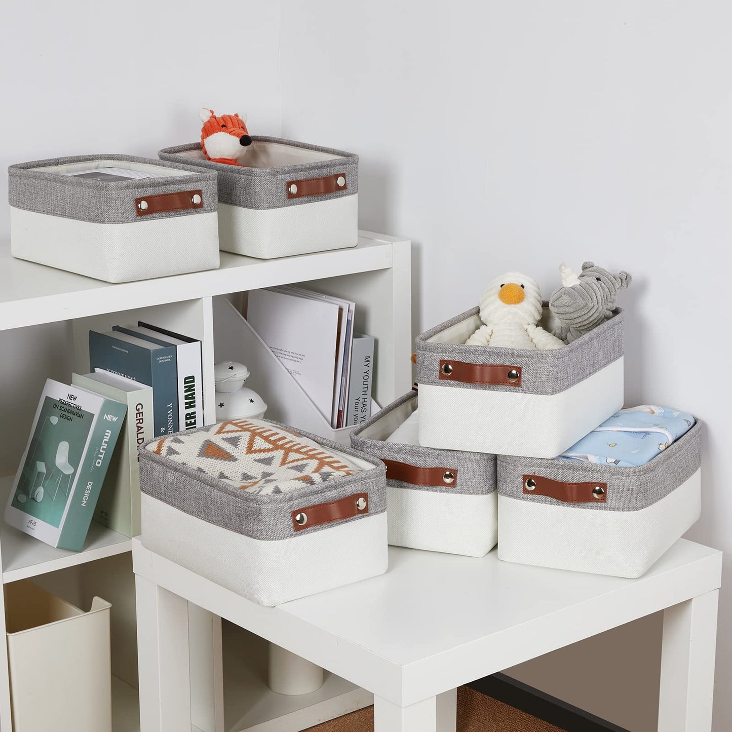 DULLEMELO Cestas de almacenamiento para organizar, pequeñas cestas de tela para estantes, armarios, guardería, hogar, oficina, cestas de regalo vacías (paquete de 6, gris y blanco)