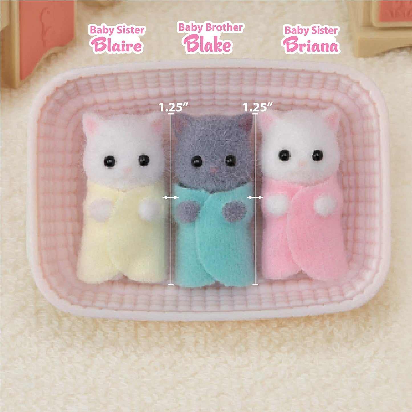 Calico Critters - Trillizos de Gato Persa, muñecos, Figuras de casa de muñecas, Juguetes coleccionables; Figuras y Accesorios de Cuna incluidos