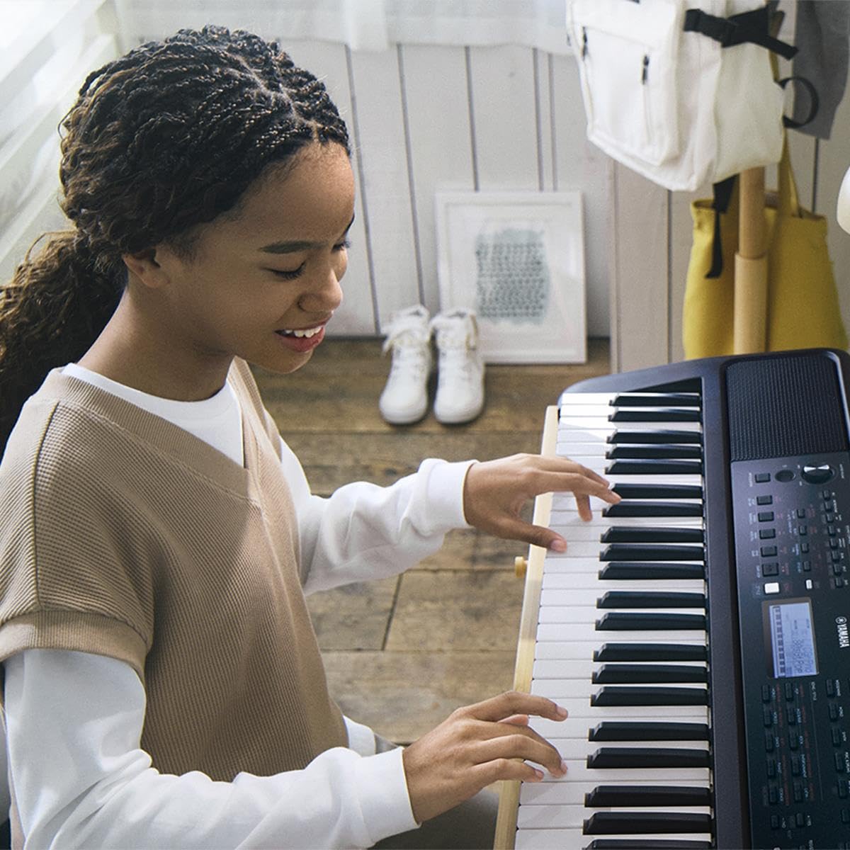 Teclado Yamaha PSRE-383 Negro con Adaptador de Corriente PA130