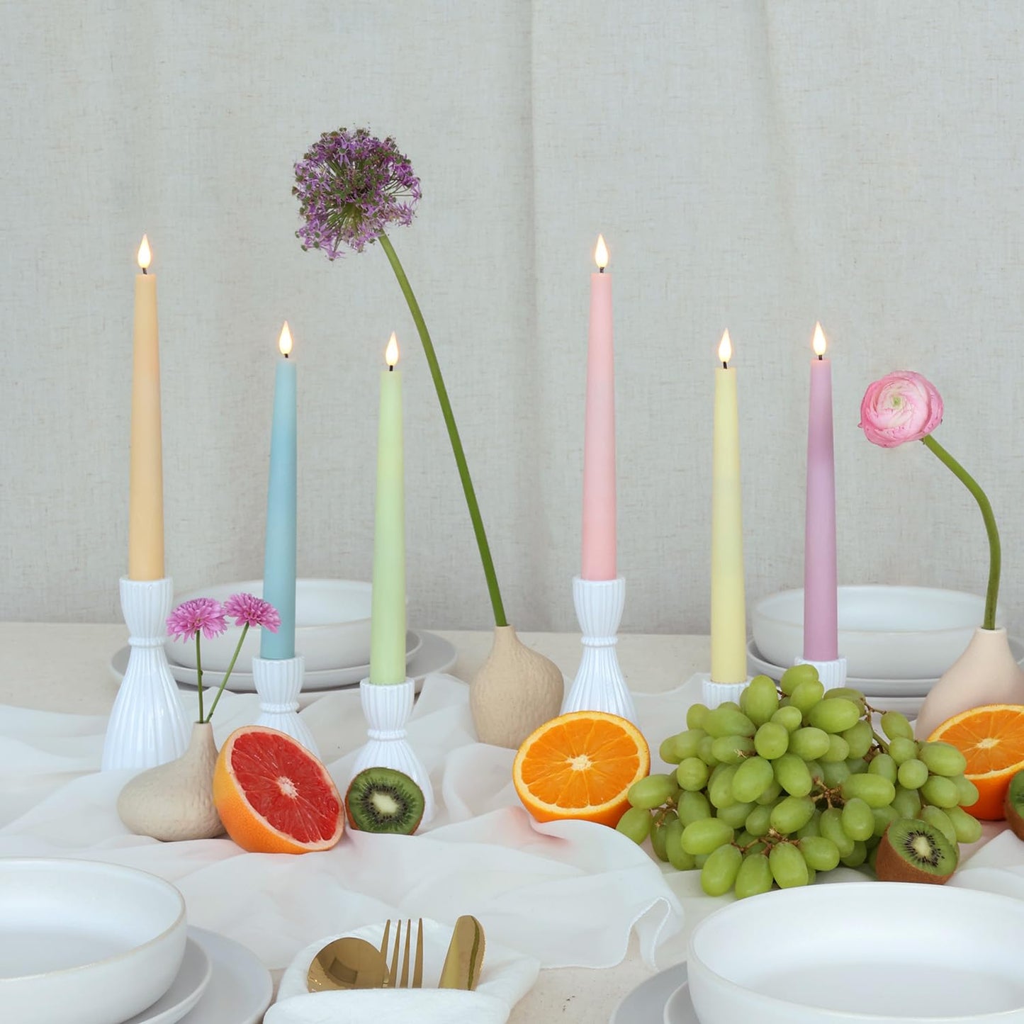 LampLust Velas cónicas sin llama, 9 pulgadas, paquete de 6, candelabros pastel multicolor con llama parpadeante LED, cera real, baterías y control remoto incluidos, velas sin llama, decoración de