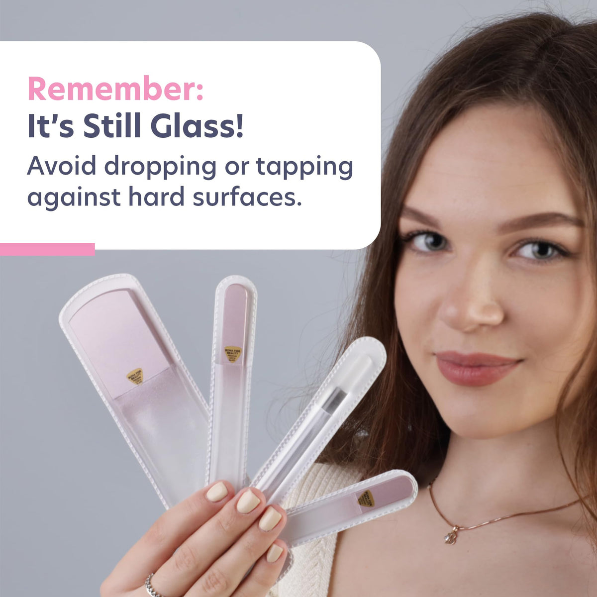 BONA FIDE BEAUTY Juego de Regalo de Pedicura de Manicura de Cristal Checo Hecho A Mano para Mujer, Juego de Regalo de 4 Piezas En Oro Rosa Con Lima de Pie de Vidrio, Empujador de Cutícula, Mini Lima y
