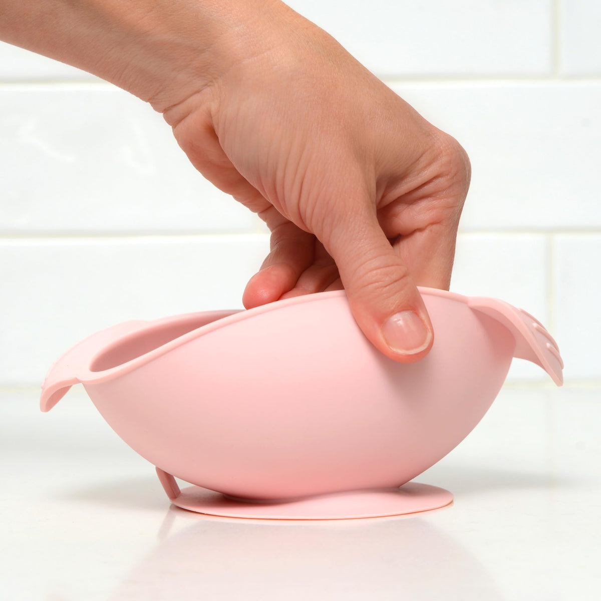 PrimaStella - Cuenco de silicona antideslizante dividido con ventosa para bebés y niños pequeños | Seguridad probada | Libre de BPA | Apto para microondas, lavavajillas y horno | Cuchara incluida (rosa)