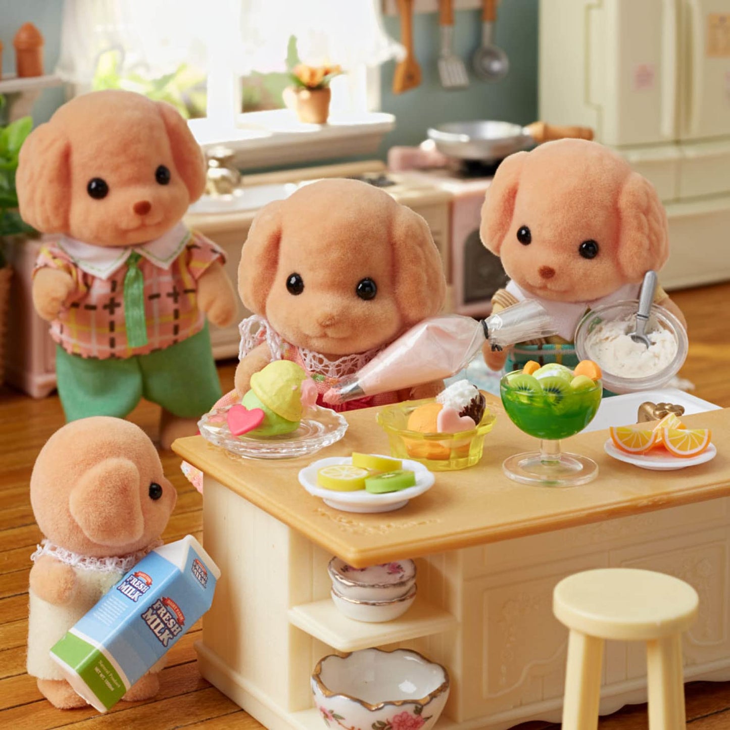 Calico Critters - Familia de caniches de juguete, 7,62 cm